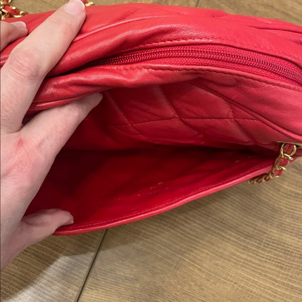 Quilted genuine leather red purse with matching heels - Picture 9 of 12